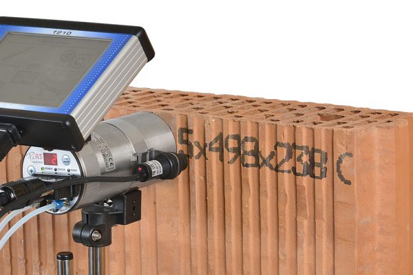 Large character inkjet coding device on tile